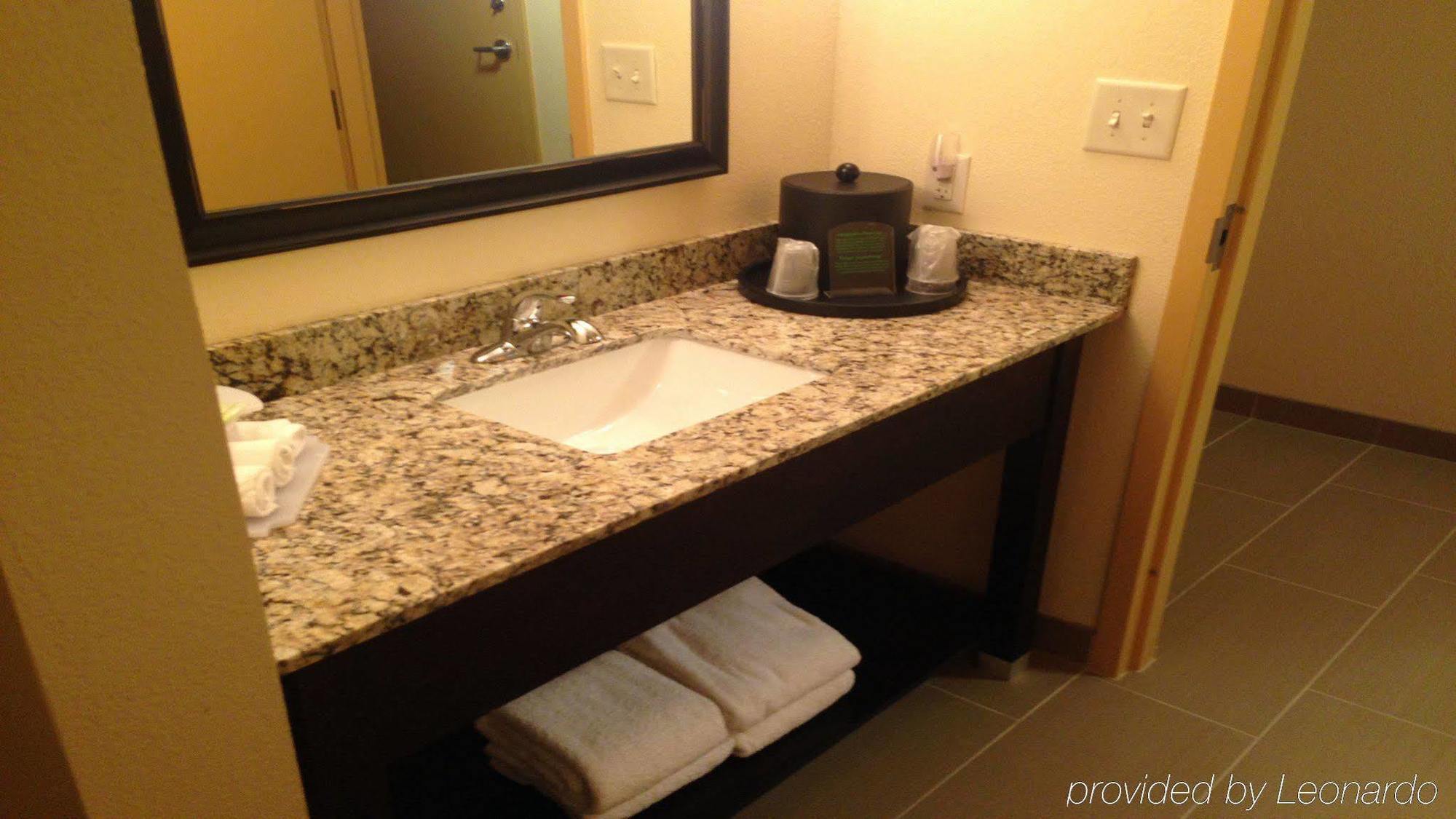 Hotel Express & - Norman By Ihg 2*